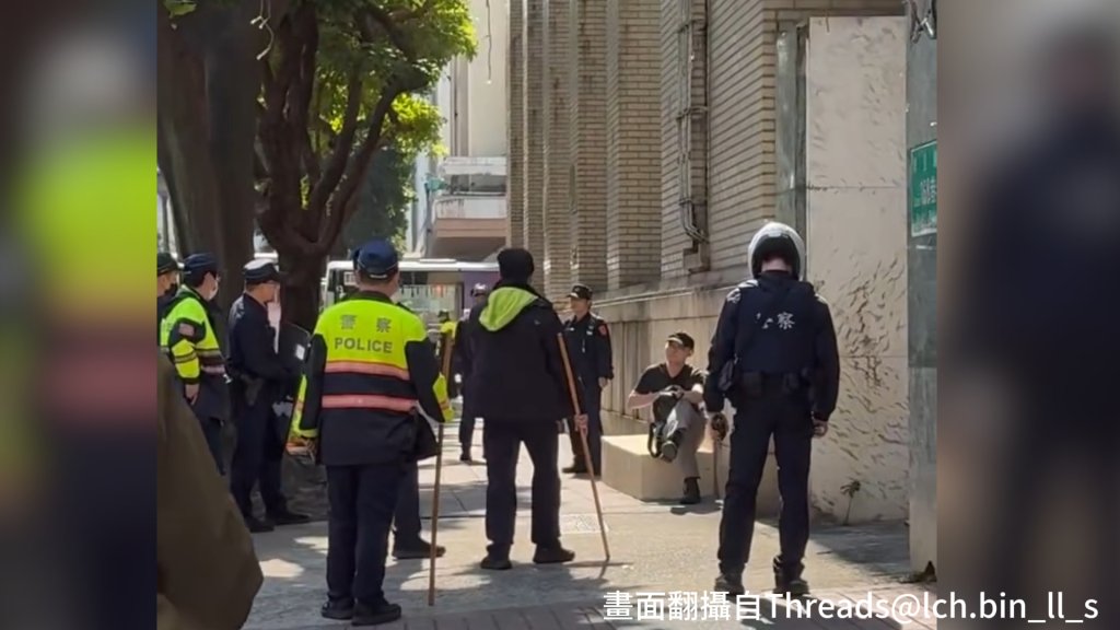 總統府旁驚魂！腳踏車男與路人爆衝突　竟掏戰術直刀恐嚇民眾嚇壞瘋逃