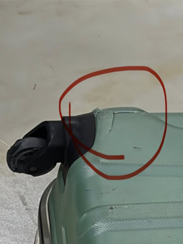 "一咖行李箱"只值210元？同班機5箱全毀　旅客怒轟泰獅航