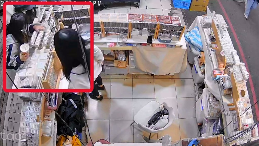 影／一中商圈驚見女竊賊！雙人組「分散店員注意」秒偷590元手鍊　店家怒PO監視器爆警