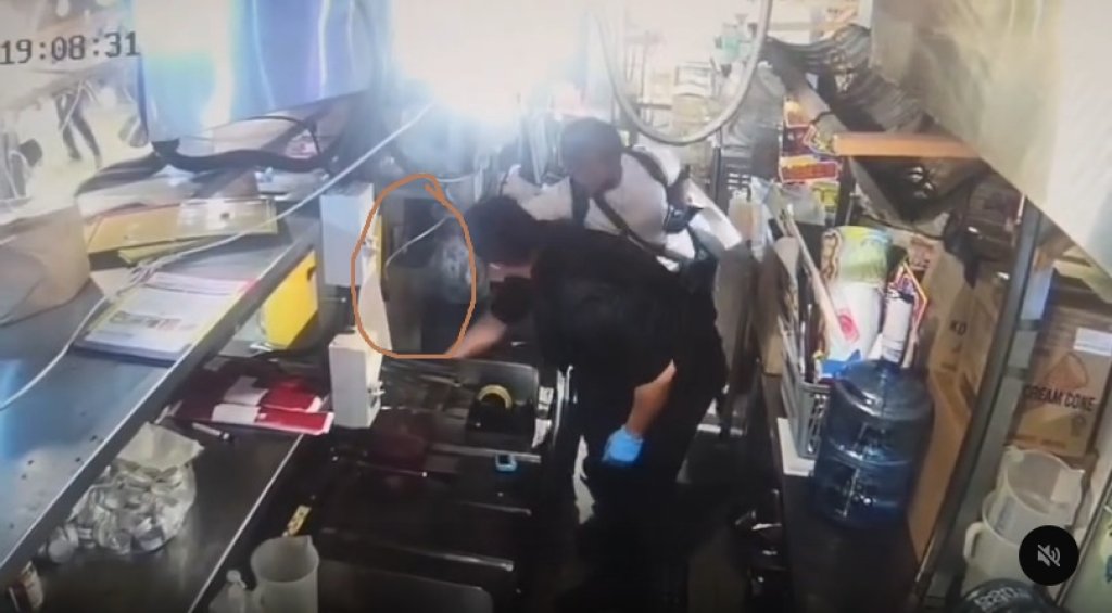 影/兇刀這邊拿的!港男潛入唐吉訶德廚房搶走牛肉刀「商場挾持女人質」 砍下時警轟2槍擊斃