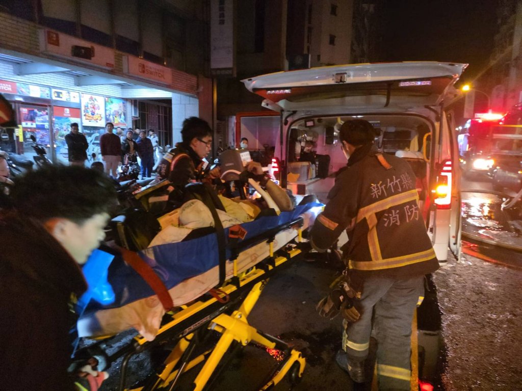 救回兩命！　竹北鐵皮民宅火警兩越籍男女一度無生命徵象