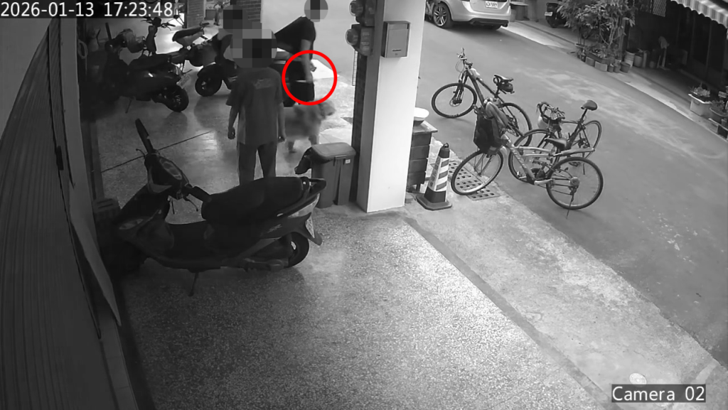 台南國中生「闖同學家」開槍持刀追人…他中彈2槍　家長驗傷提告了