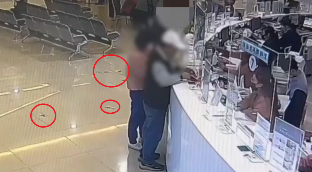 烏日林新醫院大廳鈔票「天女散花」！-正妹行政人員與警方聯手歸還失主