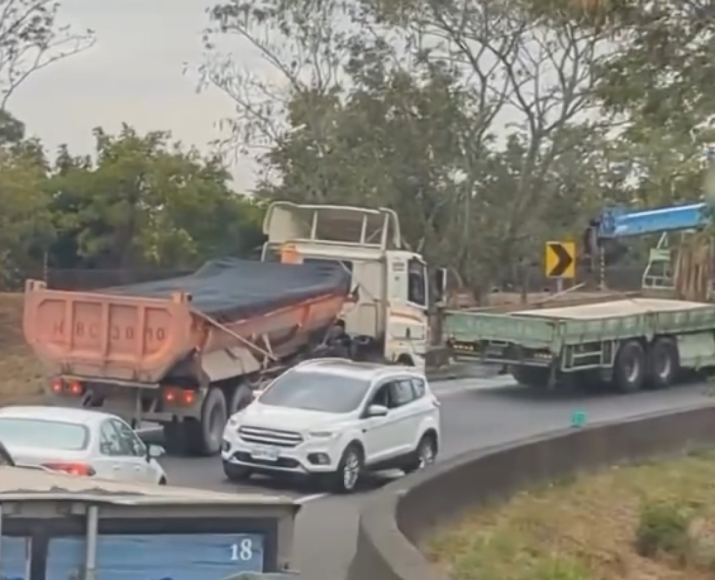 違規畫面曝光！ 　白色休旅車匝道逆向行駛