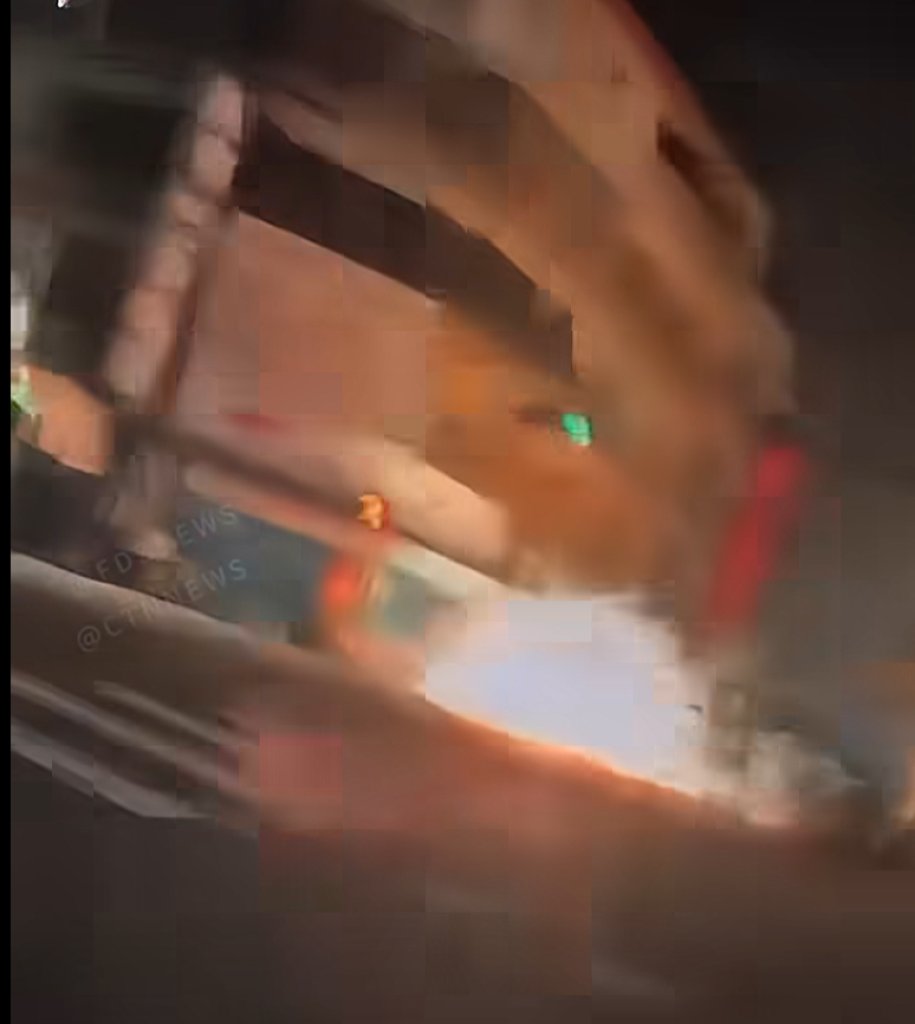 影/丟鞭炮拍片炫耀！員林街頭驚險一瞬　3少年惡搞「火光竄車底」網怒炸鍋