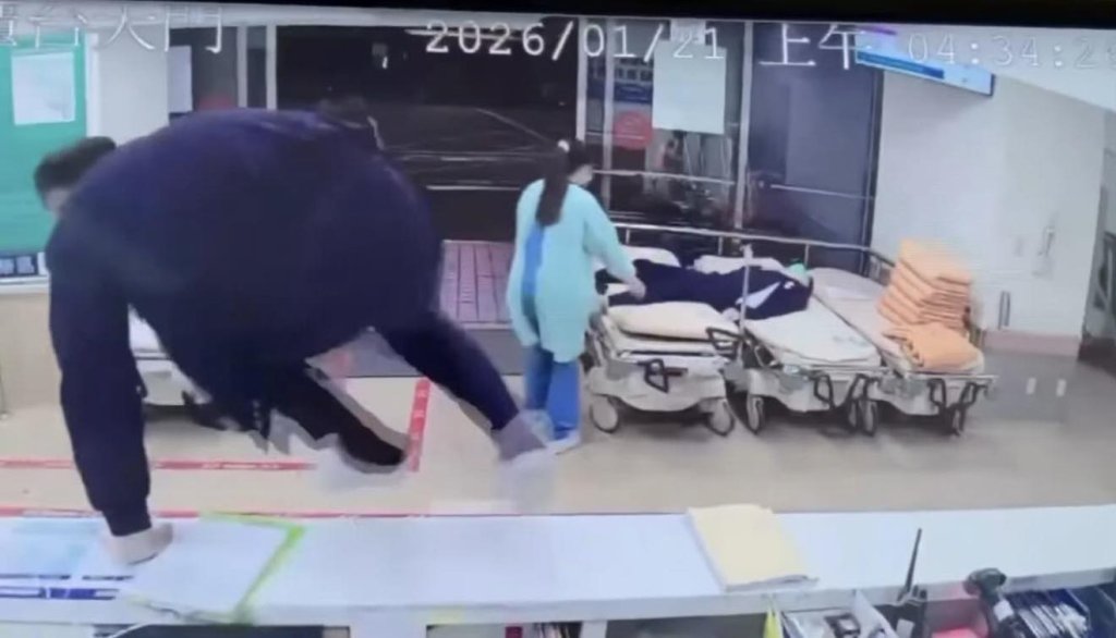 中澄清醫院中院區急診暴力！男員工櫃台飛身出去阻止　-杜承哲醫師：這個同事有義氣也有體能
