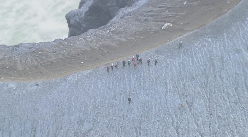日本阿蘇火山觀光直升機墜毀！搜救day4台灣夫妻、日籍機師仍失聯-惡劣環境難救援