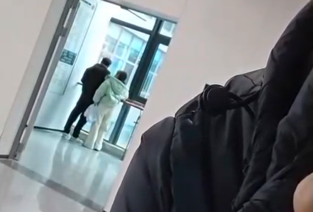 影／疑買春染性病！醫院內遭妻「猛打62下巴掌」　陸男低頭不敢還手