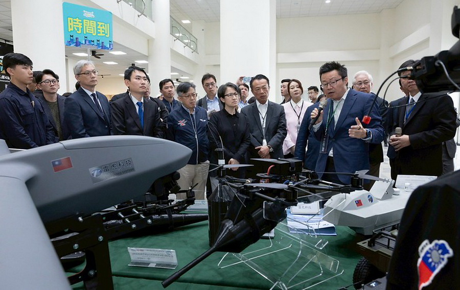 參訪亞創中心　蕭美琴：政府無人機產製及採購必須達到百分之百非紅供應鏈