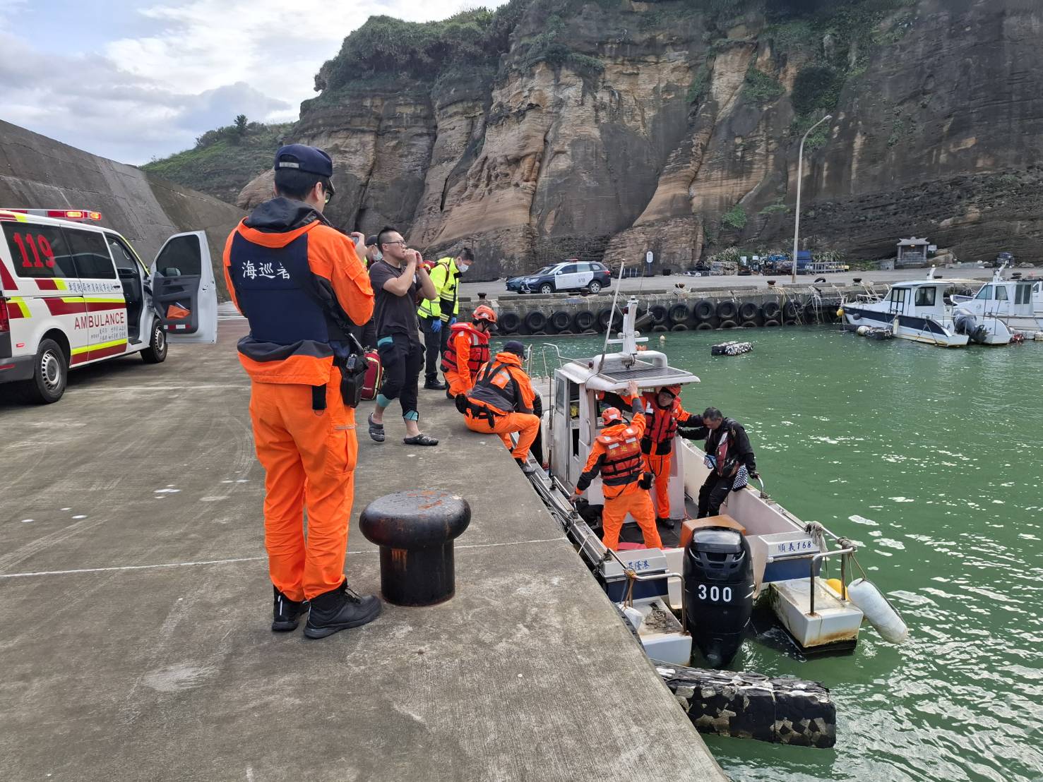 瑞芳兩釣客落海獲救！　1人失溫嚴重